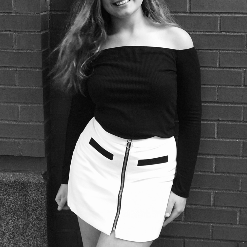 Express Women’s white zip up skirt